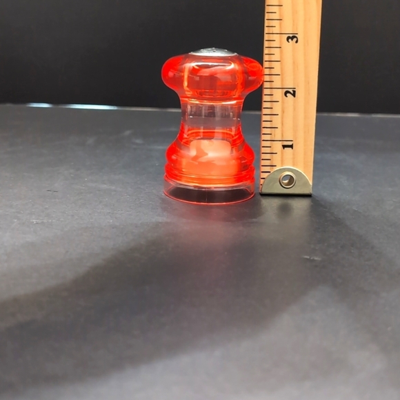 VTG,Retro Red Acrylic Salt/Pepper Shakers . - Picture 5 of 5